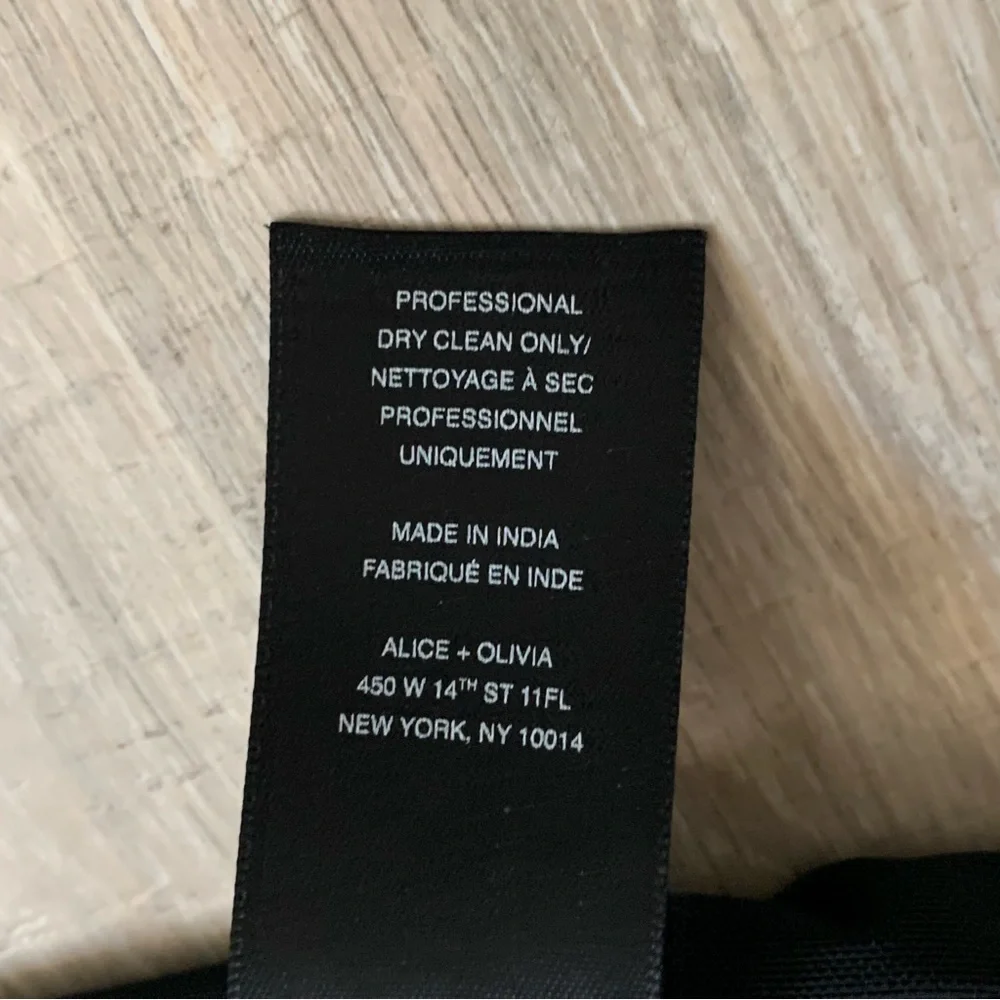 Alice + Olivia Lacey Embellished Bracelet-Sleeve Crop Top Black Size 8 - Picture 8 of 16